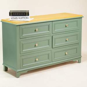 Commode moderne classique en bois massif Panneaux lisses vert clair avec pieds en bois pour un attrait classique pour chambre ou salon - Product Image 4