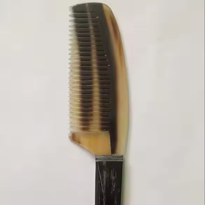 Peigne en corne de buffle naturel de haute qualité fabriqué à la main personnalisé pour coiffer les cheveux par l'artisanat du croissant - Product Image 3