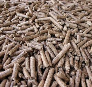 Meilleures et plus fiables granulés de bois de pin naturel 6mm, teneur en cendres 0,7%, énergie 16500J, combustible économe en énergie pour chauffage de poêle et usage domestique - Product Image 1