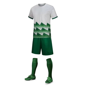 Maillots de football personnalisés respirants 100% polyester à col en V et manches courtes, service OEM, ensembles d'uniformes de football, impression par transfert thermique - Product Image 2