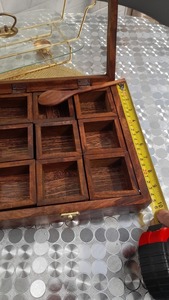 Caja de especias de madera clásica hecha a mano con múltiples secciones para el almacenamiento de especias, frutas secas y condimentos - Product Image 2