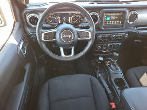 NEATLY usado 2019 J-e-e-p Wrang-ler Unlimited Sah_ara 4WD - Product Image 2