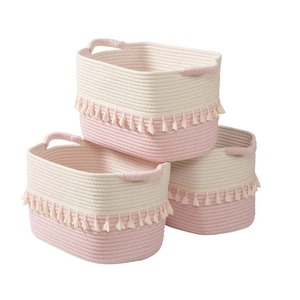 Ensemble de 3 paniers en macramé rose et blanc faits à la main, organisateur de rangement pour la coiffeuse, les soins de la peau et les accessoires, en provenance d'Inde - Product Image 1
