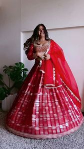Vente chaude Readymade Indian Designer Lehenga Choli Avec Dupatta Georgette Avec Sequin Travail De Mariage, Party Wear Bollywood Outfit - Product Image 4