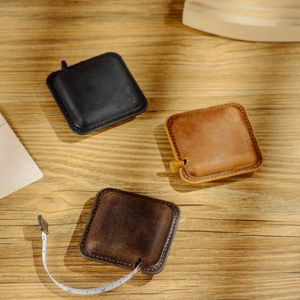 Cinta Métrica de Cuero Estilo Vintage, Regla Retráctil Portátil, Hecha a Mano, Doble Escala, Personalizable con Impresión Digital para Costura - Product Image 5