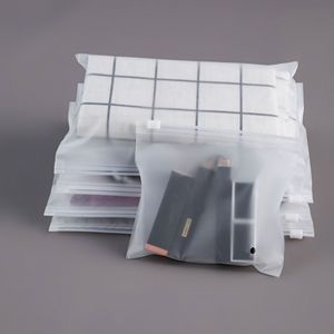 Bolsas de Plástico Esmerilado con Cierre Zip para Empacar Ropa, Camisetas, Ropa Interior y Suéteres - Product Image 5
