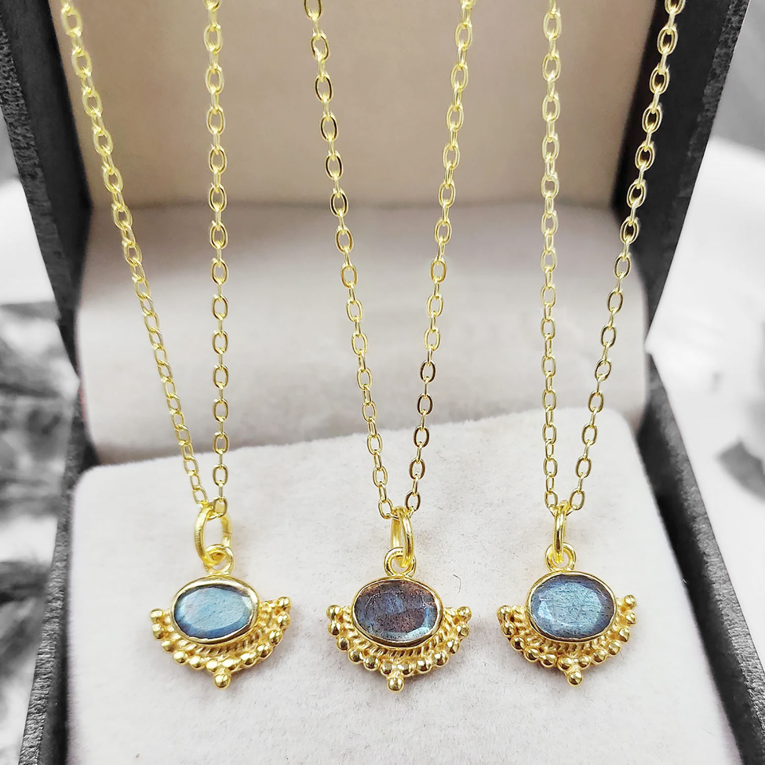 ลาบราดอไลท์