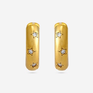 Boucles d'oreilles Huggie en argent 92,5 avec placage or, motif étoile tendance, pour mariage, fête, cadeau - incrustées de diamants et de perles - Product Image 1