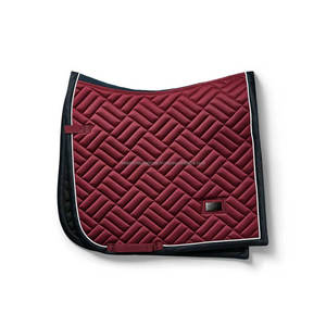 Almohadilla de satén suave para montar a caballo con diseño personalizado, 17 mm, caja cuadrada - Product Image 1