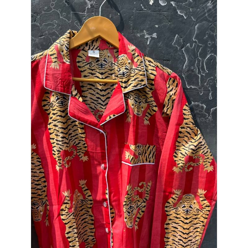 สีน้ำตาลแดง