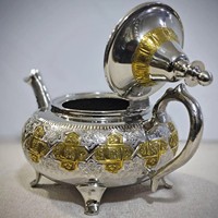 Service à café et à thé portable élégant en laiton marocain de type vintage, plaqué or 24 carats, durable, écologique et de qualité alimentaire