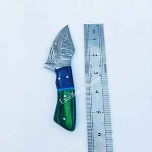 Couteau Skinner en acier Damas fait à la main personnalisé Pakka manche en bois avec étui en cuir gratuit couteau de survie de chasse - Product Image 5