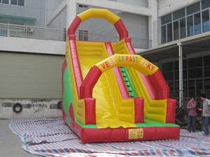 Tobogán inflable arcoíris para niños para escalar y deslizarse - Product Image 4