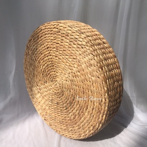 Puf otomano de jacinto de agua versátil hecho a mano con cojín de asiento plano tipo tapa de almacenamiento para meditación o reposapiés - Product Image 1