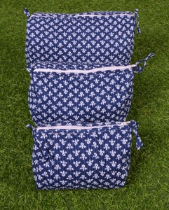 Juego de 3 Bolsas de Cosméticos de Viaje Hechas a Mano en India, Acolchadas de Algodón Vintage, con Estampado a Bloque, Resistentes al Agua, para Dispositivos - Product Image 2