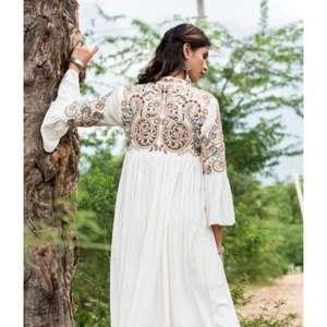 Venta al por mayor modesto vestido de noche de Oriente Medio Ramadán abaya mujeres bordadas vestidos largos - Product Image 3