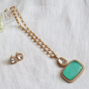 Juego de Polki de latón con cadena de eslabones chapada en oro Joyería artificial de moda para ocasiones y celebraciones para regalos - Product Image 1