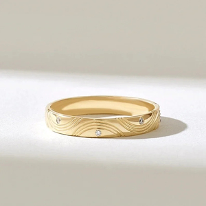 Anillo de Bodas Personalizado de Oro de 10K para Hombre con Engaste de Bisel, Estilo Industrial Moderno para Uso Diario y Regalos - Product Image 1