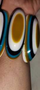 สร้อยข้อมือแฟชั่นทำจากทองเหลืองเรซินสำหรับผู้หญิงทำมือระดับสุดยอดงานตามสั่งไข่มุกสีที่โดดเด่นจากอินเดียโดยตรง - Product Image 5