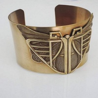 Bracelet manchette en laiton écologique de haute qualité pour femme, motif tendance en forme de cœur, accessoire de mode pour usage quotidien, cadeau idéal
