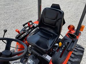 TRACTEUR KUBOTA B2320 23HP D'OCCASION AVEC CHARGEUR AVANT LA304 ET TONDEUSE DISPONIBLE - Product Image 4