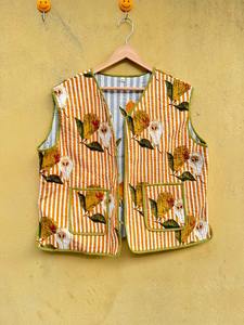 Chaleco reversible de algodón hecho a mano en India, chaleco unisex, chaqueta sin mangas estilo boho para mujer, chaleco ligero para usar en capas, regalo para ella - Product Image 1