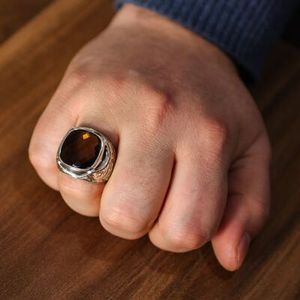 Bague pour homme en argent sterling 925, artisanale, avec pierre de quartz fumé brun, incrustation protectrice, placage rhodium, bijoux à porter au quotidien - Product Image 1