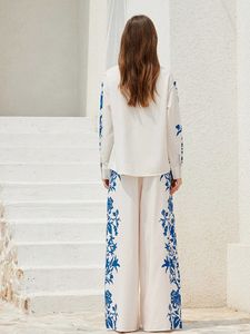 Summer Sexy Flower Embroidery 2 Pieces Set pour Femme Mesh See Through Patchwork Crop Top and Shorts - Product Image 3