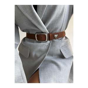 Ceinture pour pantalon, veste, chemise et robe pour femme avec boucle carrée et accessoire en forme de cœur - Tan-Darkening - Product Image 3