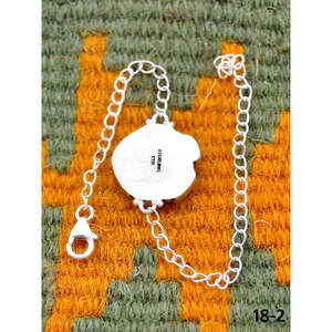 Pulsera Artesanal del Suroeste con Turquesa Golden Hills y Plata de Ley, Diseño Floral, para Regalo - Product Image 4