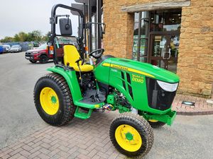 Tracteur agricole compact d'occasion John Deere 2WD 25 CV 3025E – Prix usine – Idéal pour l'agriculture - Product Image 4