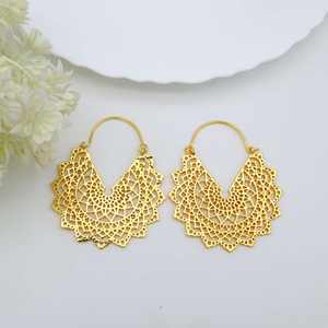 Pendientes de Diseño Geométrico con Flores, Estilo Bohemio, Venta al Por Mayor, Novedad 2024, Chapados en Oro de 18K, Material de Latón, Joyería Unisex - Product Image 5