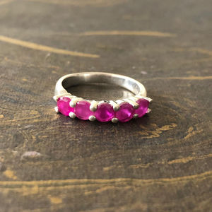 Anillo de compromiso de rubí de diseño, 2.7 gramos, con gema de moda, estilo floral, forma de número, estilo religioso, engaste de garra, incrustaciones y chapado. - Product Image 1