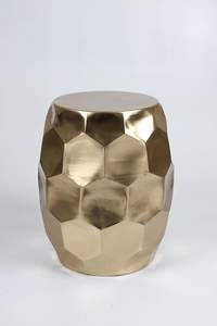 Table d'appoint élégante et moderne en métal avec dessus en marbre pour des idées de design d'intérieur de meubles de maison haut de gamme - Product Image 4