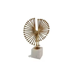 Sculpture moderne en métal tissé avec fil fini or Décoration de maison attrayante Sculptures de salon Vente à chaud Décoratif en métal - Product Image 4