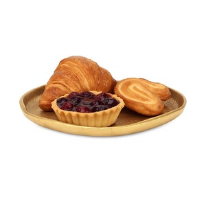 Bandeja DE SERVICIO DE METAL decorativa perfecta para chocolates, diseñada para impresionar con su estilo atemporal y rico brillo metálico - Product Image 3