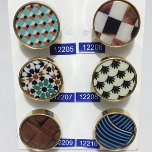 Perillas de puertas de resina y acrílico al por mayor, materiales robustos avanzados y estética moderna para instalaciones comerciales - Product Image 3