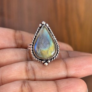 แหวนเงินแท้ 925 ทรงลูกแพร์ ประดับลาบราดอไรต์หลากสีสไตล์โบฮีเมียน สำหรับผู้หญิงและผู้ชาย  เครื่องประดับอัญมณีธรรมชาติสำหรับงานหมั้น - Product Image 1