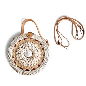 Sac en rotin artisanal avec motif incrusté de coquillages, sac à main tissé pour femmes, accessoires de mode en provenance du Vietnam - Product Image 2