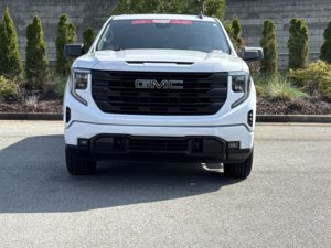 GMC Sierra 1500 Elevation 2023 Usada en Buen Estado, Motor V4 Turboalimentado de Gasolina de 2.7L, Tracción en las Cuatro Ruedas - Product Image 2