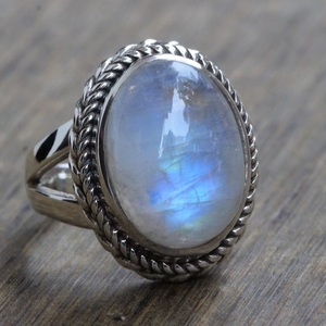 Arc-en-ciel pierre de lune 925 bague en argent Sterling fait à la main bijoux de déclaration bague minimaliste bijoux bohème prix de gros - Product Image 1
