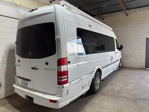 Autocaravana clase B Airstream Interstate 3500 Lounge 2016, usada con cuidado. - Product Image 2