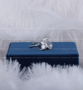 Anillo de bodas de plata de ley 925 para mujer mejorado con diamantes de moissanita de claridad Vvs de corte de princesa y pera - Product Image 2