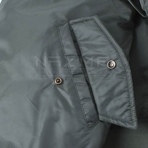 Blouson aviateur grande taille pour hommes fabriqué en usine pour adultes vêtements d'hiver avec col montant et logo avant vêtements en toile chauds - Product Image 4