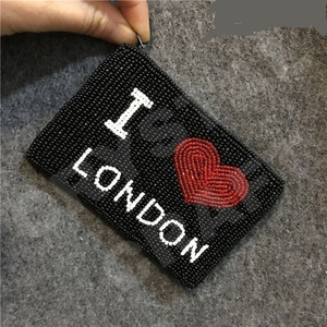 Hermosa bolsa de monedas de moda, accesorio con cuentas de semillas de fútbol - Product Image 2