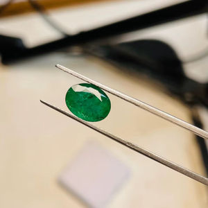 Esmeralda Natural de Zambia, Corte Ovalado, 2.84 Quilates, Piedra Preciosa de Buena Calidad, Lustre, Color Verde Agradable, Pulido Perfecto para Cualquier Joyería - Product Image 2