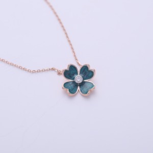 Pendentif trèfle en émail vert avec diamant de laboratoire certifié IGI en or jaune/blanc et or rose 14 carats, pendentif porte-bonheur - Product Image 3