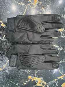 Gants de moto en cuir sur mesure pour les sports de plein air - Durables et compatibles avec les écrans tactiles - Product Image 5