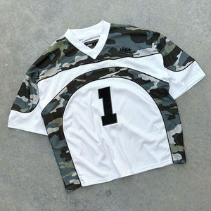 เสื้อยืดตาข่ายผ้าโพลีเอสเตอร์คอวีปักลายสำหรับผู้ชายเสื้อลายพรางแขนสั้นแบบวินเทจแห้งเร็วปรับแต่ง100% - Product Image 1