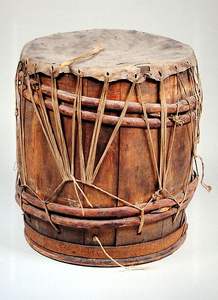 Instrument de musique à tambour unique avec design artistique pour les festivals folkloriques Spectacles culturels et les amateurs de musique traditionnelle - Product Image 3